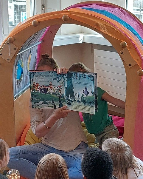 Geschichten für Kinder im Kafi Plus
