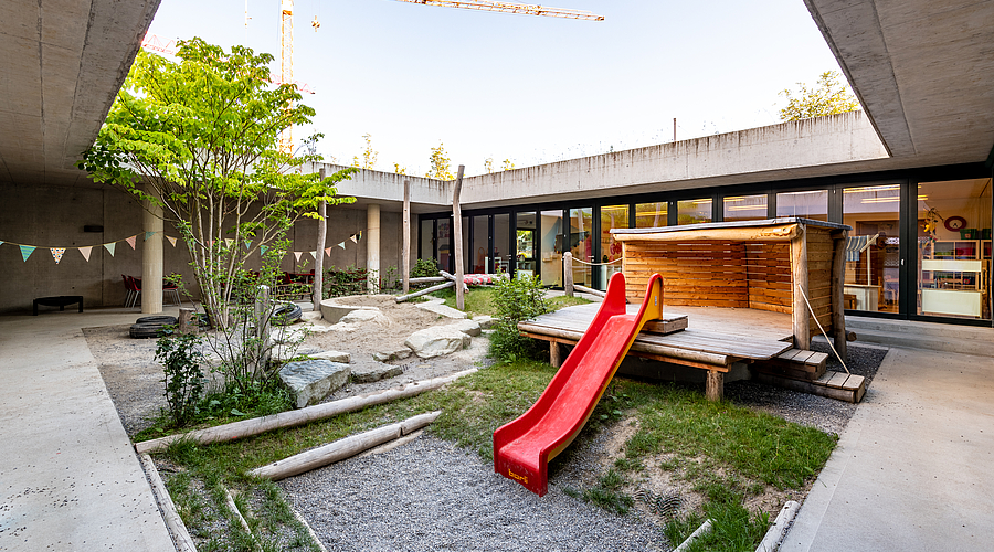 Spielplatz im Innenhof des Zentrum ELCH Frieden